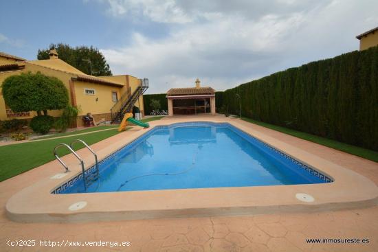 Magnífico Chalet en la pedanía de La Matanza (Orihuela) con 120 m2. construidos y con piscina. - A