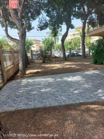 CHALET GRANDE DE 4 DORMITORIOS CON PARKING JARDIN Y SOLO 200METROS DE LA PLAYA DE LOS NAREJOS - MURC