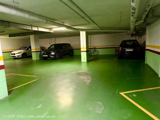 PLAZA DE GARAJE COCHE MEDIANO EN ZONA CENTRO-AVENIDA RUBINE - A CORUÑA