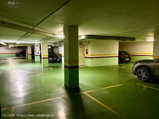 PLAZA DE GARAJE COCHE MEDIANO EN ZONA CENTRO-AVENIDA RUBINE - A CORUÑA