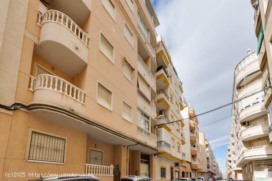  Maravilloso apartamento en Torrevieja a solo 600 metros de la Playa del Cura - ALICANTE 