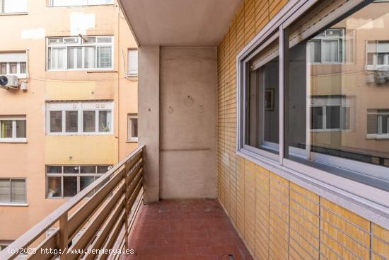 Piso a la venta en calle Pedro Antonio de Alarcón. Sexta planta - GRANADA