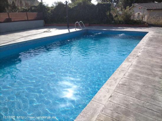  Terreno con piscina y edificación - BARCELONA 