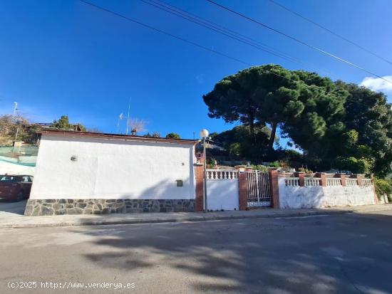 Terreno con piscina y edificación - BARCELONA