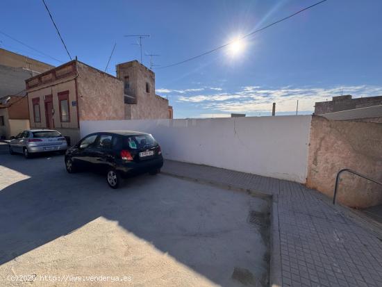 DOS SOLARES EDIFICABLES DE 303M2, FACHADA A DOS CALLES CON VISTAS AL CALVARIO. - ALICANTE