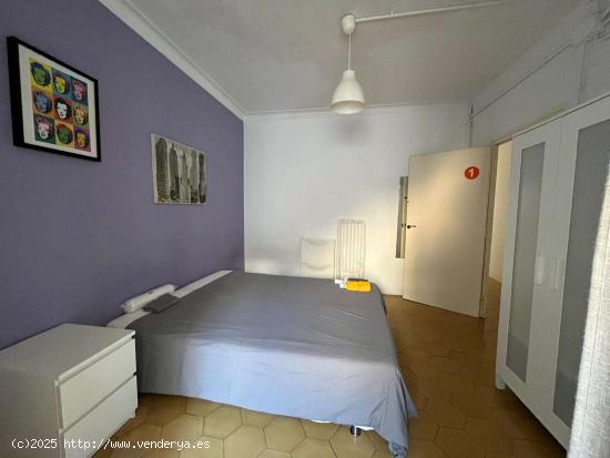  Habitación acogedora con parejas permitidas en un apartamento de 6 dormitorios, Eixample - BARCELON 