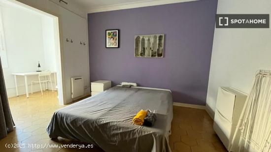 Habitación acogedora con parejas permitidas en un apartamento de 6 dormitorios, Eixample - BARCELON