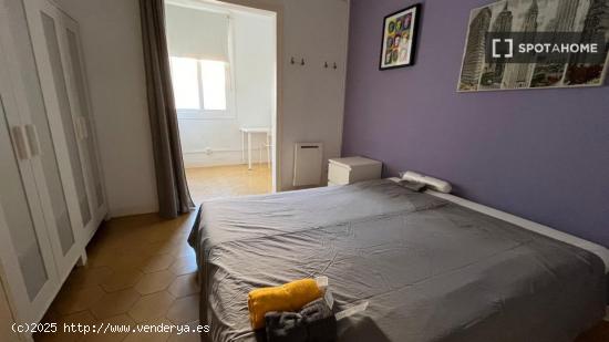 Habitación acogedora con parejas permitidas en un apartamento de 6 dormitorios, Eixample - BARCELON