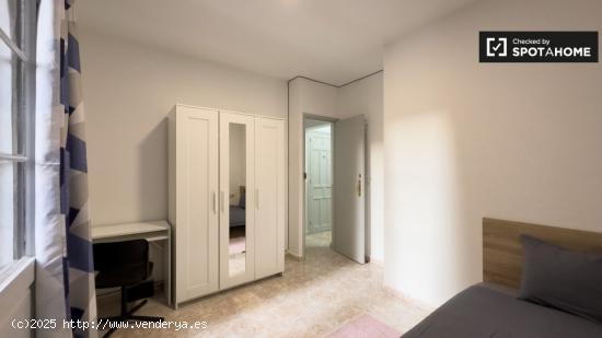 Habitación en piso compartido en barcelona. - BARCELONA