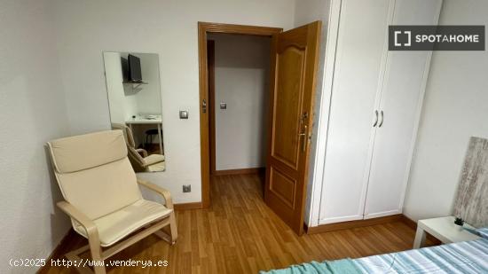 Alquiler de habitaciones en piso de 4 dormitorios en Alcalá De Henares - MADRID