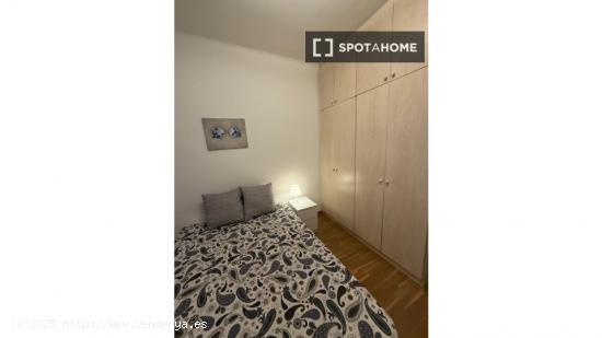 Se alquila habitación en piso compartido en Barcelona - BARCELONA