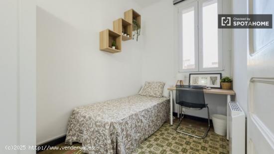 Se alquila habitación en piso compartido en Barcelona - BARCELONA