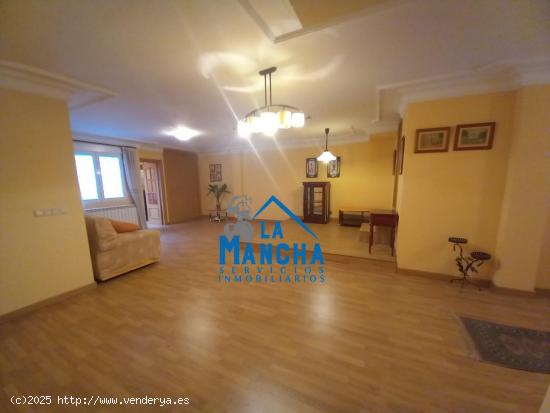 INMOBILIARIA LA MANCHA VENDE FANTÁSTICA CASA INDEPENDIENTE CON PATIO Y TERRAZA - ALBACETE