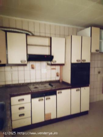 EN VENTA CASA DE 3 ALTURAS A REFORMAR EN SAX - ALICANTE