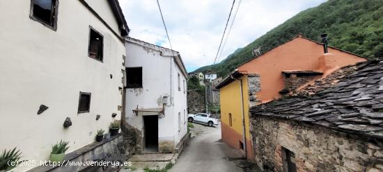 CASA RURAL EN UN PUEBLO DE LA MONTAÑA ASTURIANA - ASTURIAS