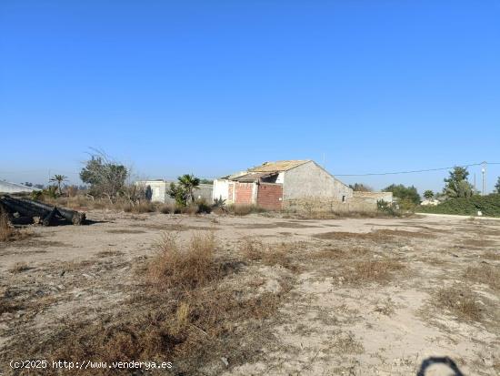 CASA CON TERRENO EN ELCHE AGUA DE RIEGO - ALICANTE