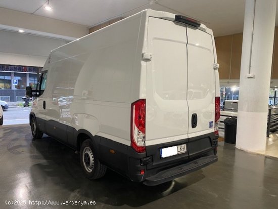 Iveco Daily Furgón 35S14 V 3520L H2 12.0 140cv - GARANTIA MECANICA - Barcelona