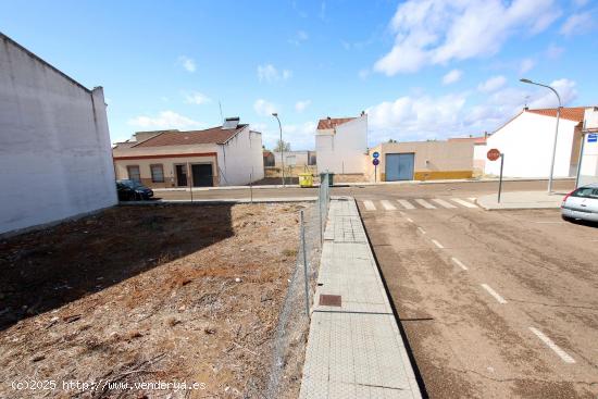  Solar urbano, de esquina en Montijo. - BADAJOZ 