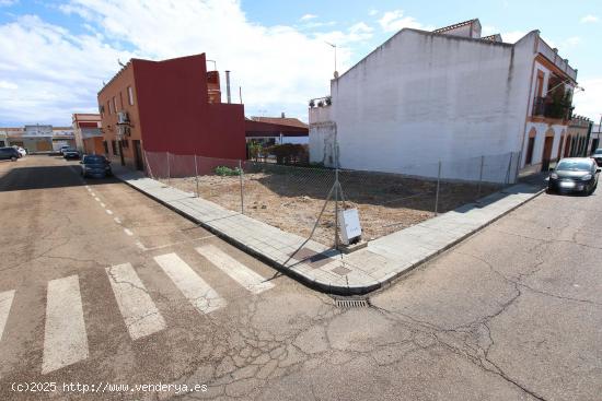 Solar urbano, de esquina en Montijo. - BADAJOZ