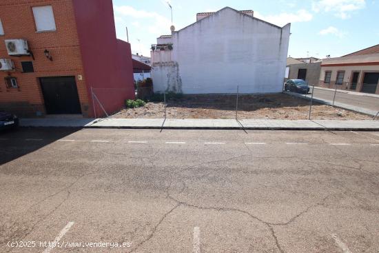 Solar urbano, de esquina en Montijo. - BADAJOZ