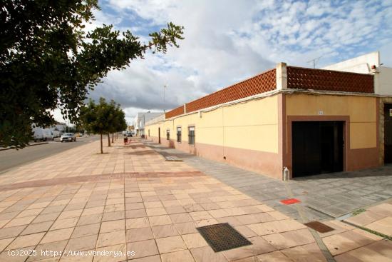  Vivienda de esquina en Puebla de la Calzada - BADAJOZ 