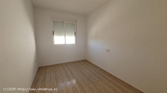 SE VENDE CONJUNTO DE 6 DUPLEX EN BARINAS - MURCIA