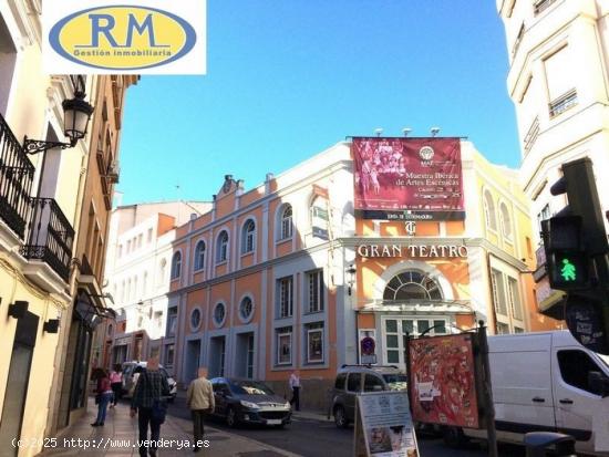  LOCAL COMERCIAL entre la zona de PINTORES y el Gran Teatro - CACERES 