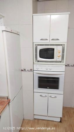 Piso de 3 Dormitorios y 2 Baños en Caceres - CACERES