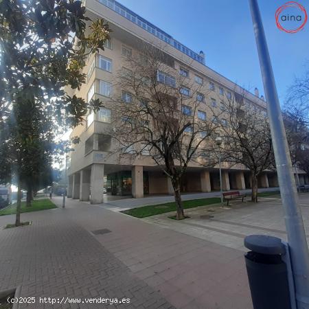 PLAZA DE GARAJE EN AVDA. COMERCIAL - NAVARRA