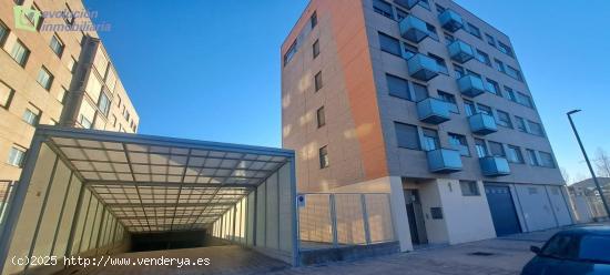  SE VENDE EN ZONA SUR EN BURGOS PLAZA DE GARAJE Y TRASTERO - BURGOS 