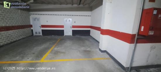 SE VENDE EN ZONA SUR EN BURGOS PLAZA DE GARAJE Y TRASTERO - BURGOS