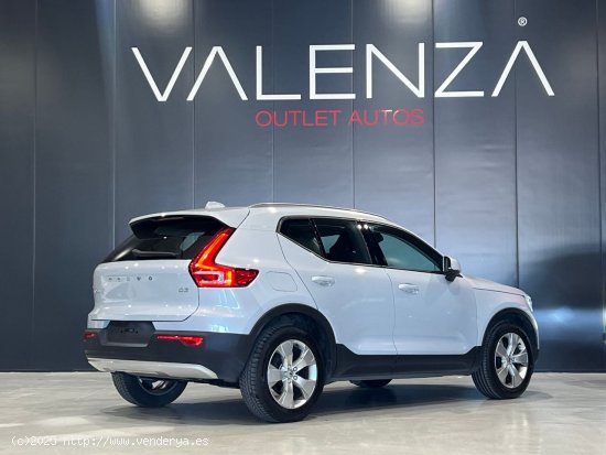 Volvo XC40 MOMENTUM PRO NAVI 2.0 d 150cv aut. - 