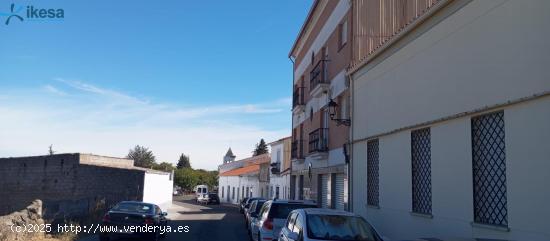 Venta de Local Comercial en Monesterio - Badajoz - BADAJOZ