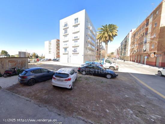 Terreno Urbanizable en Valencia – Oportunidad única en el barrio de Nazaret - VALENCIA