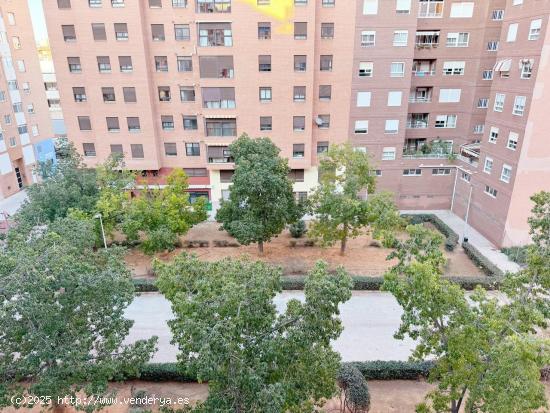 FANTÁSTICO PISO DE 3 HABITACIONES Y 2 BAÑOS CON GARAJE Y TRASTERO EN ZONA SUR - CASTELLON