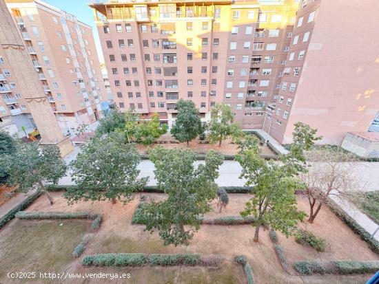 FANTÁSTICO PISO DE 3 HABITACIONES Y 2 BAÑOS CON GARAJE Y TRASTERO EN ZONA SUR - CASTELLON