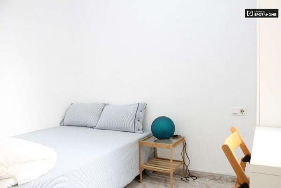  Habitación barata con cómoda en piso compartido, L’Hospitalet de Llobregat - BARCELONA 