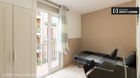 Habitación en piso de 4 dormitorios en alquiler en Barcelona - BARCELONA