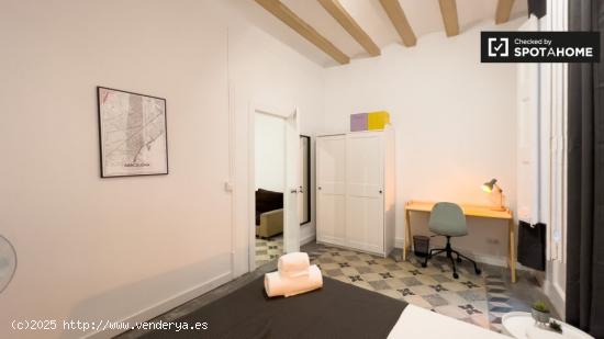 Habitación en apartamento de 5 dormitorios en Barri Gòtic, Barcelona - BARCELONA