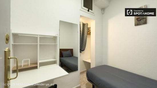 Habitación en piso compartido en barcelona. - BARCELONA