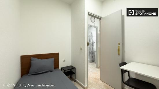 Habitación en piso compartido en barcelona. - BARCELONA