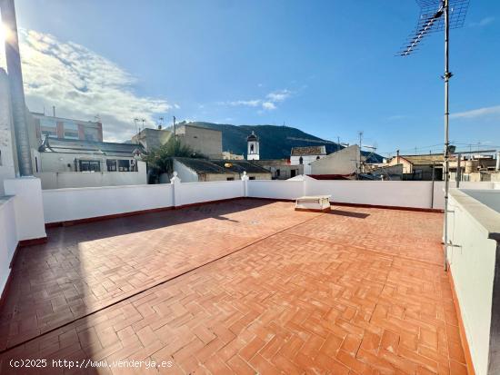 ESTUPENDA CASA EN HURCHILLO (A TAN SOLO 2 MIN DE ORIHUELA)  PARA VIVIR CON AMPLIA TERRAZA ¡VISITELA