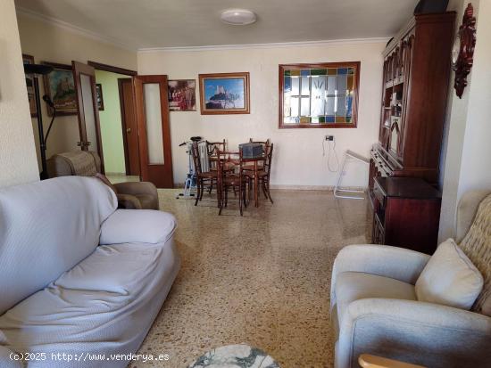 VIVIENDA SEMIREFORMADA MUY CENTRICA Y CON GARAJE - ALBACETE