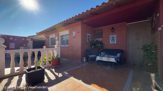 INMOBILIAIRA ARBETETA VENDE MAGNIFICO CHALET EN LA CELADA, GUADALAJARA - GUADALAJARA