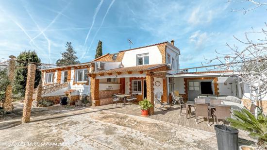 Encantadora Finca Rústica con Piscina - BALEARES