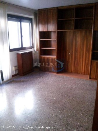  SE ALQUILA ENTREPLANTA/ ROSARIO/ 218 METROS/ 800 € 