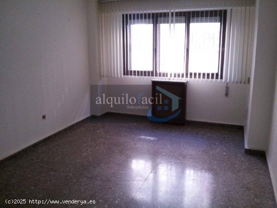 SE ALQUILA ENTREPLANTA/ ROSARIO/ 218 METROS/ 800 €