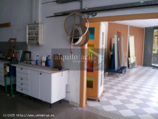 SE VENDE LOCAL/ FERNAN PEREZ DE OLIVA/ 100 METROS/ 75000€