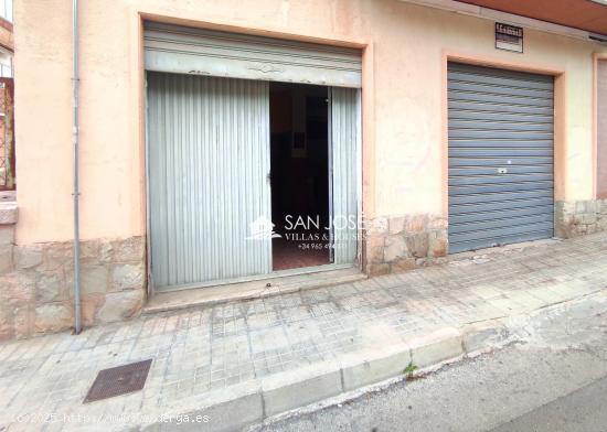 SE VENDE LOCAL CON POSIBILIDAD DE CAMBIO DE USO A VIVIENDA EN NOVELDA. - ALICANTE