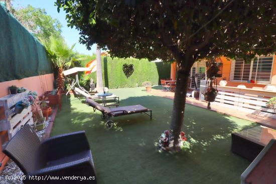  Chalet en residencial con piscina comunitaria - VALENCIA 